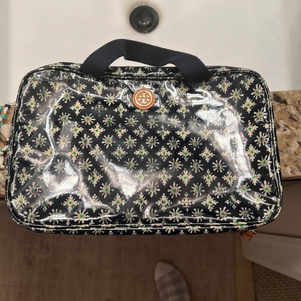 Tory burtch travel makeup bag!